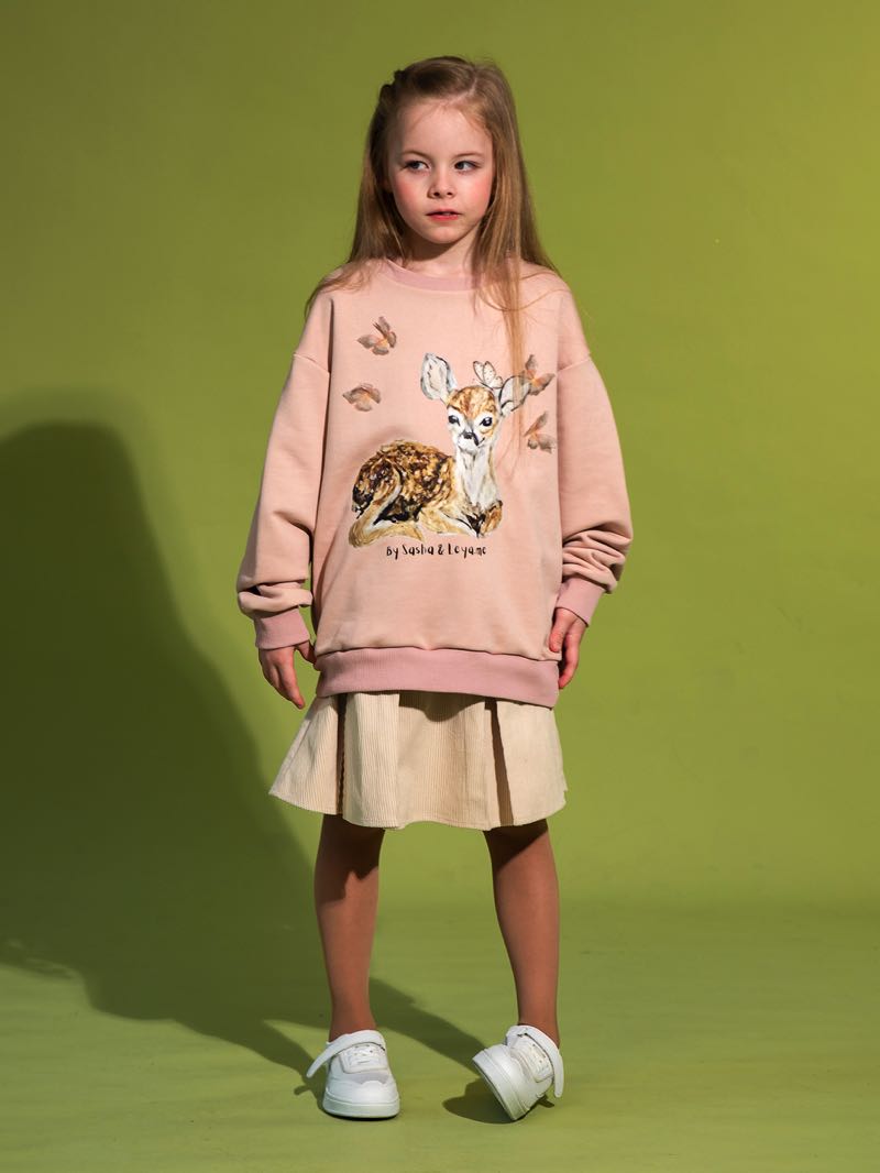 Пудрово-розовый свитшот с принтом олененка Sasha & Leya