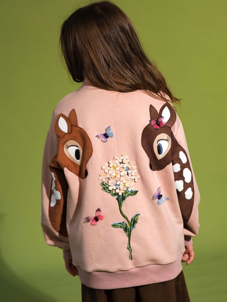 Детский бомбер с аппликацией "Бэмби и Фелина" на спине