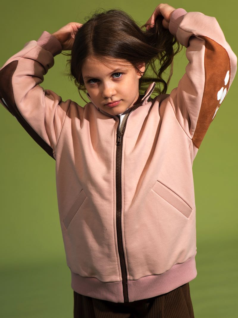 Детский бомбер с аппликацией "Бэмби и Фелина" на спине