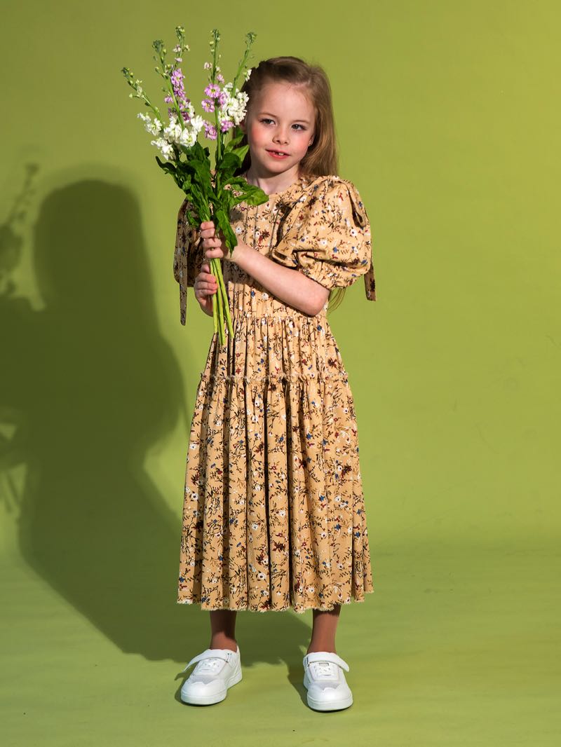 Детское платье с цветочным принтом и бантами на плечах