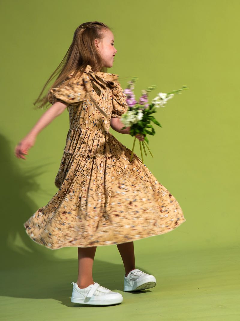 Детское платье с цветочным принтом и бантами на плечах