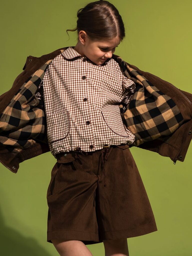 Детская блузка в клетку Виши с воланами на рукавах