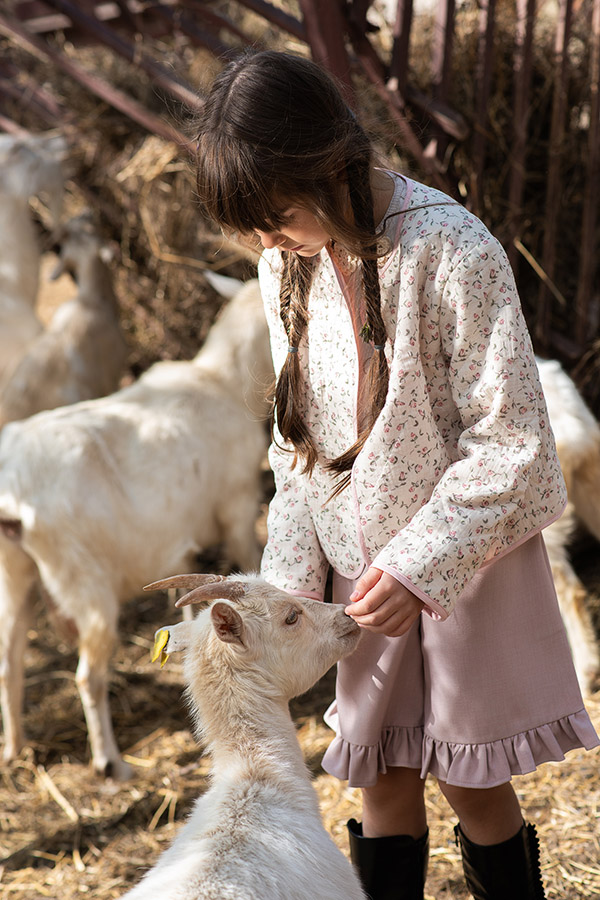 Розовый детский жакет с цветочным принтом из муслина