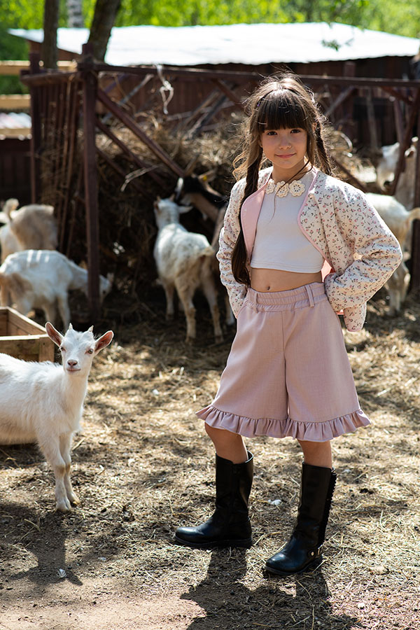 Розовый детский жакет с цветочным принтом из муслина