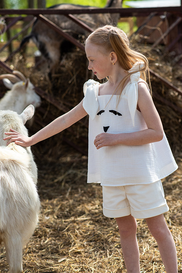 Белый детский топ на завязках "Кролик"