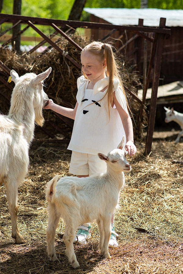 Белый детский топ на завязках "Кролик"