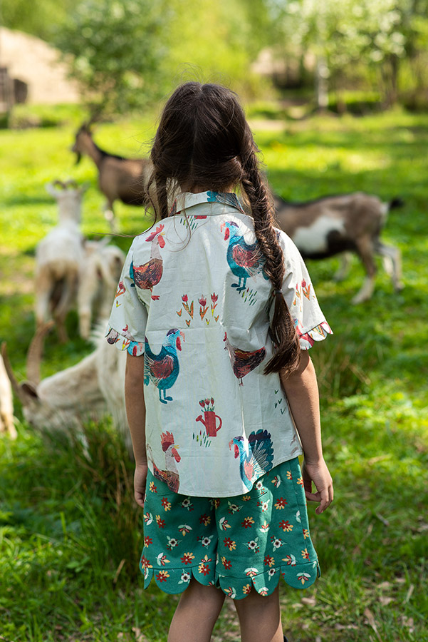 Хлопковая рубашка для девочки с принтом "Петушки"