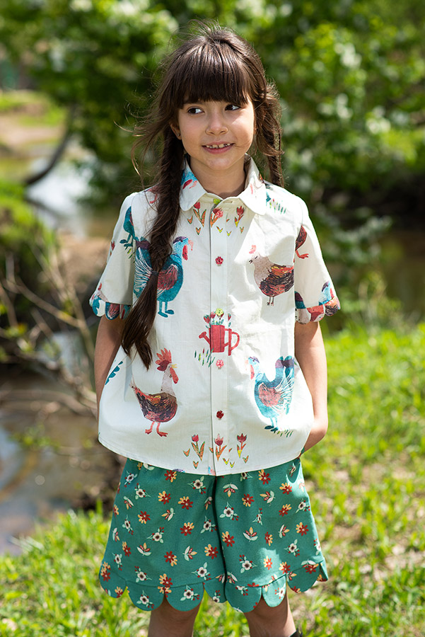 Хлопковая рубашка для девочки с принтом "Петушки"