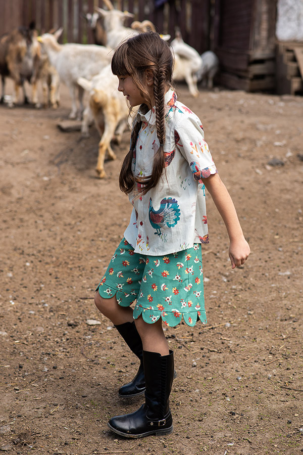 Хлопковая рубашка для девочки с принтом "Петушки"