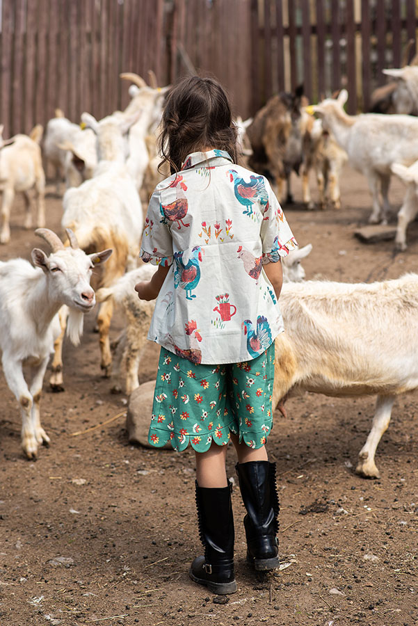 Хлопковая рубашка для девочки с принтом "Петушки"