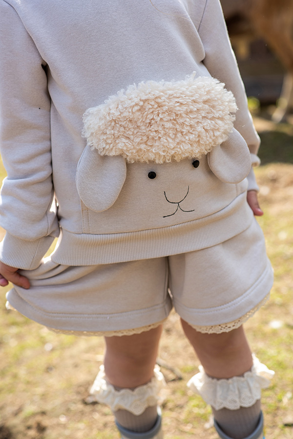 Бежевые детские шорты из футера с кружевом на девочку