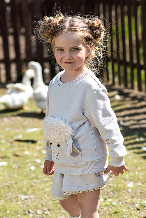 Бежевый детский свитшот "Овечка" на девочку