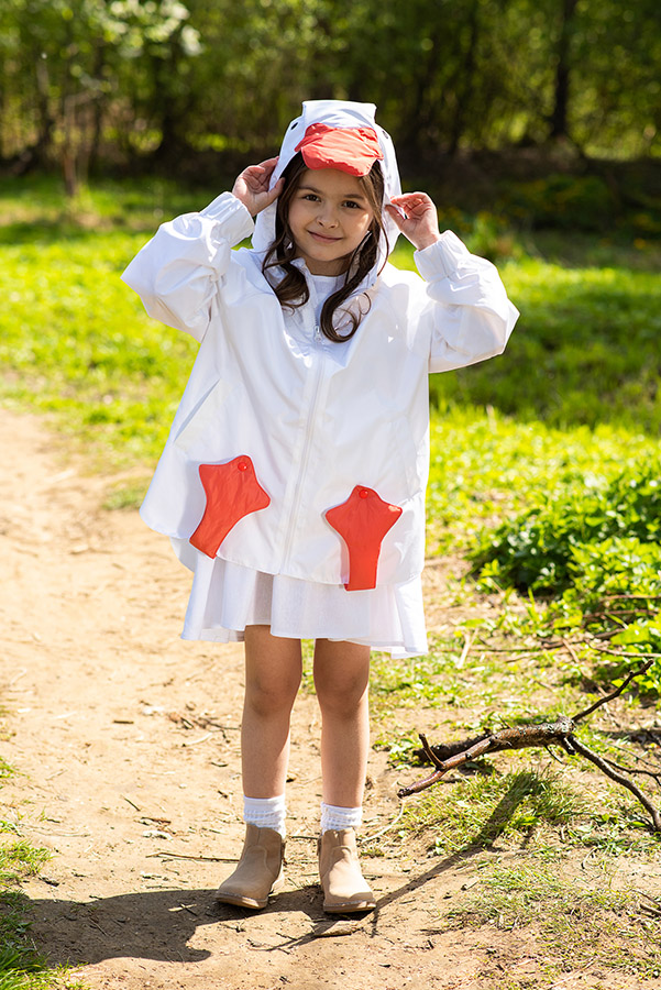 Белая детская куртка-ветровка "Гусь" на девочку