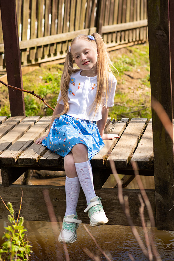 Белый детский хлопковый топ в рубчик с вязаными цветами