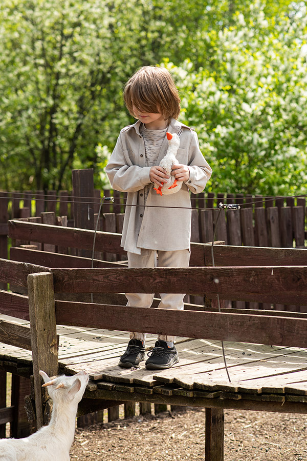 Серая льняная рубашка на мальчика