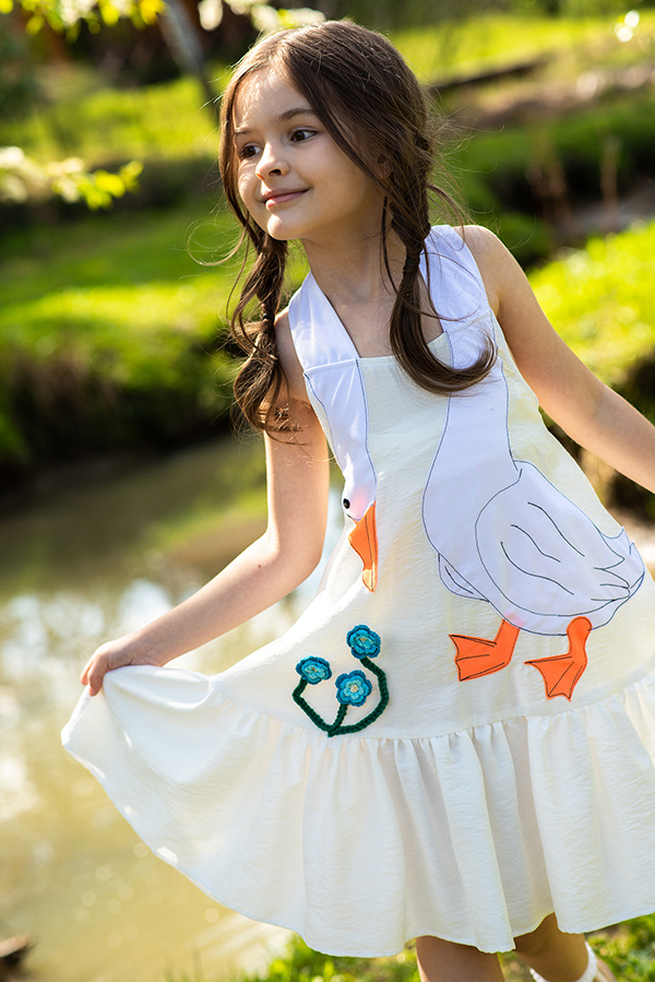 Белый нарядный детский сарафан Гусь