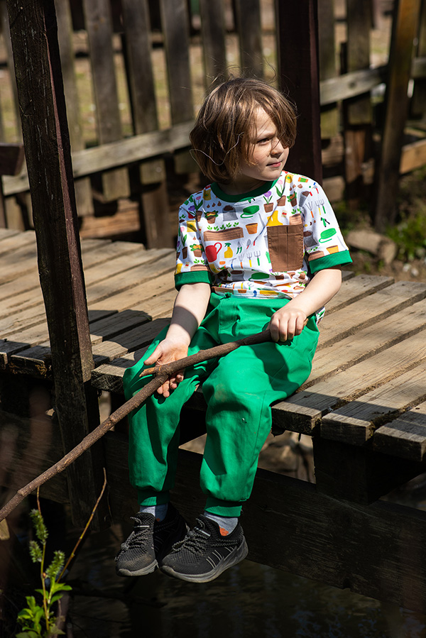 Ярко-зеленые детские джинсы-бананы