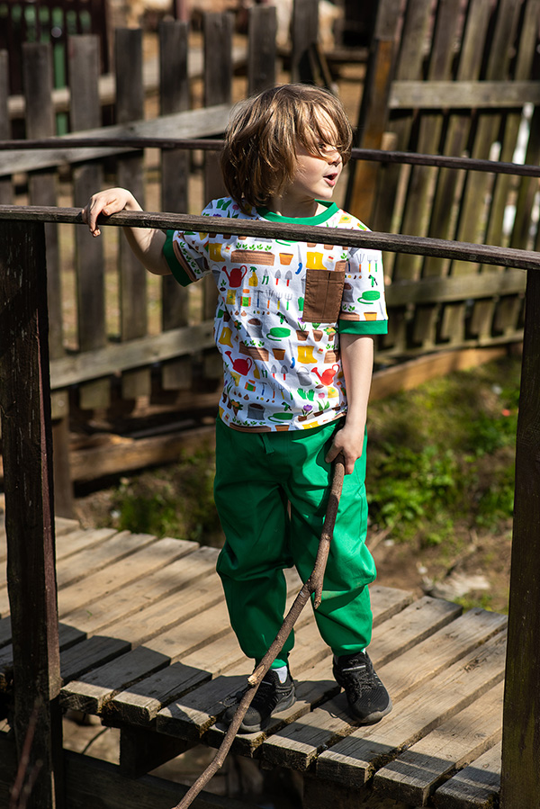 Ярко-зеленые детские джинсы-бананы