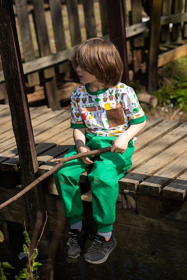 Ярко-зеленые детские джинсы-бананы