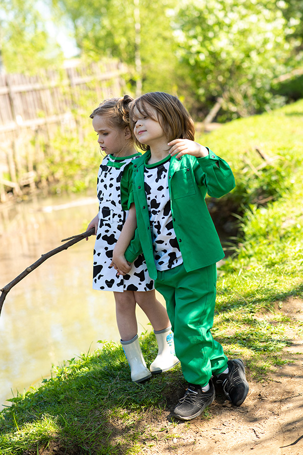 Черно-белый принтованный летний джинсовый детский сарафан "Корова"