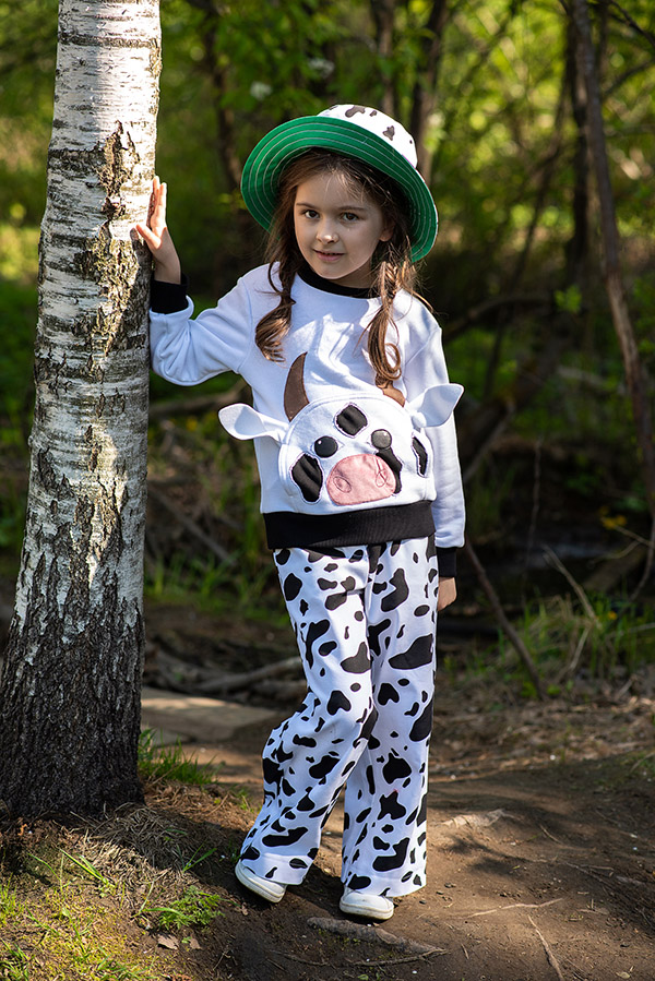 Белый детский свитшот с карманами "Корова"