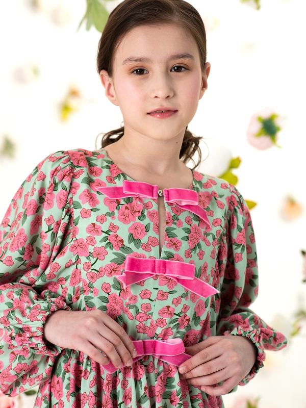 Мятное платье с розами и бархатными бантами