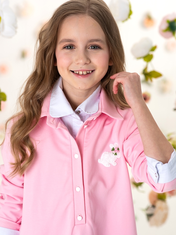 Розовое детское платье-поло с аппликацией Белый кролик