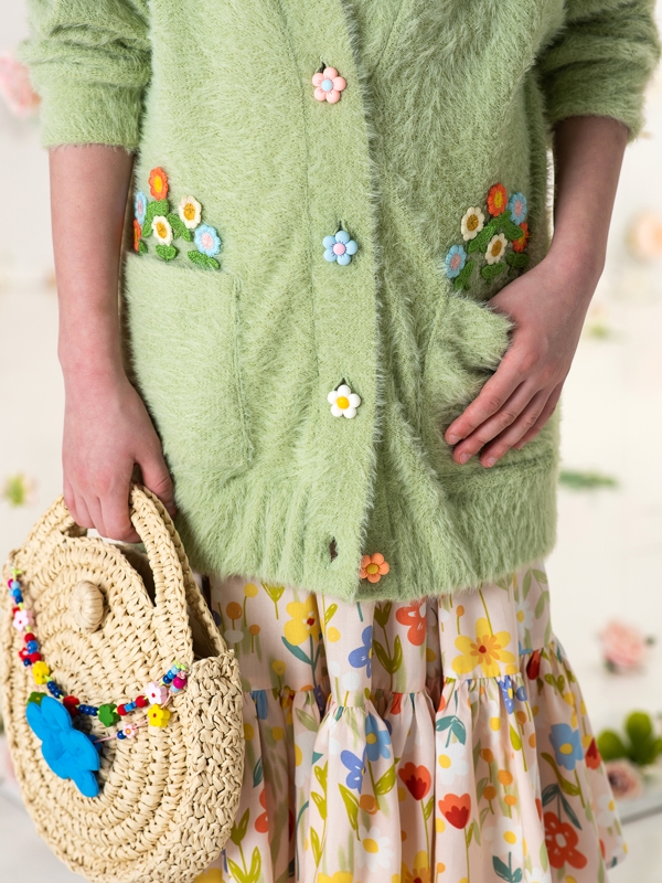 Светло-зеленый пушистый кардиган на девочку