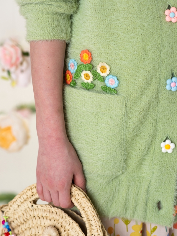 Светло-зеленый пушистый кардиган на девочку