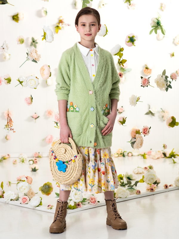 Светло-зеленый пушистый кардиган на девочку