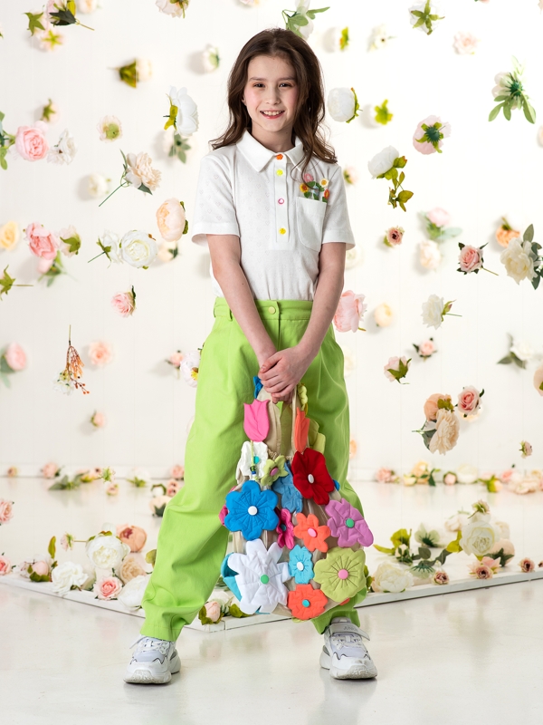 Салатовые детские джинсы свободного кроя на девочку