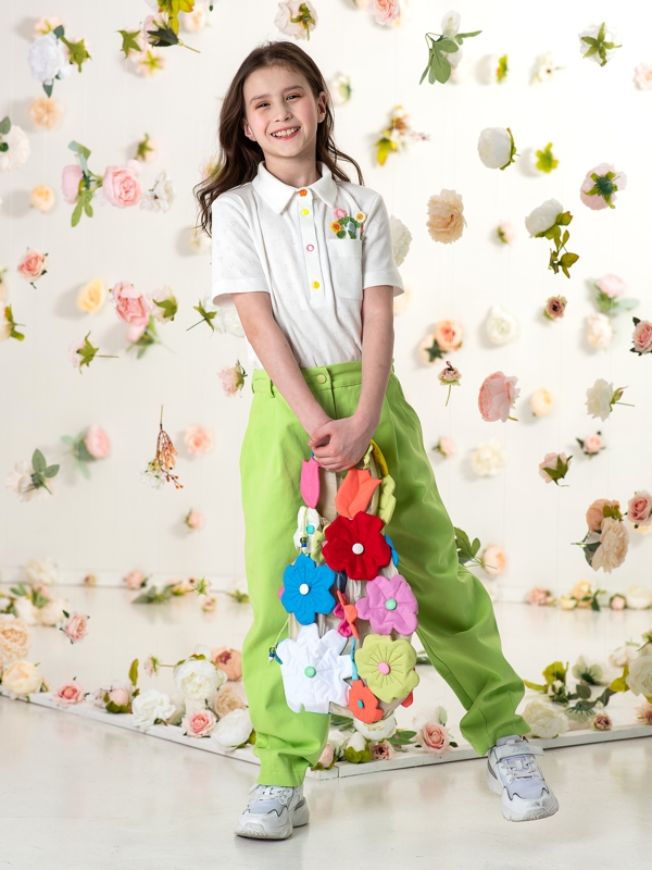 Салатовые детские джинсы свободного кроя на девочку