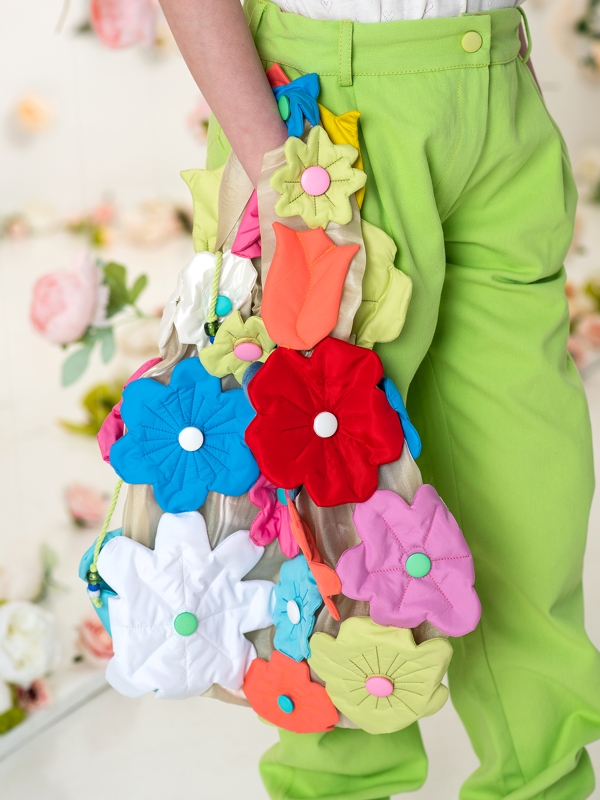 Салатовые детские джинсы свободного кроя на девочку