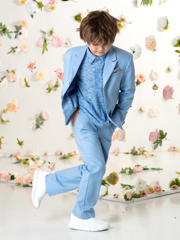 Классический нарядный голубой костюм на мальчика