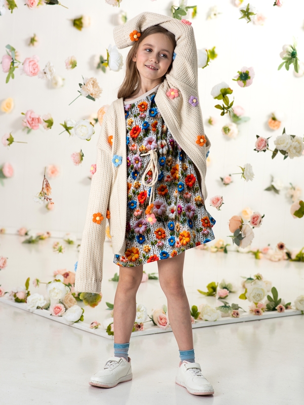 Бежевый кардиган с вязаными цветами