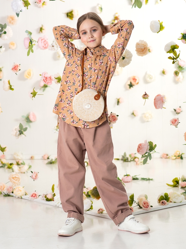 Бежевая детская рубашка в цветочек на девочку
