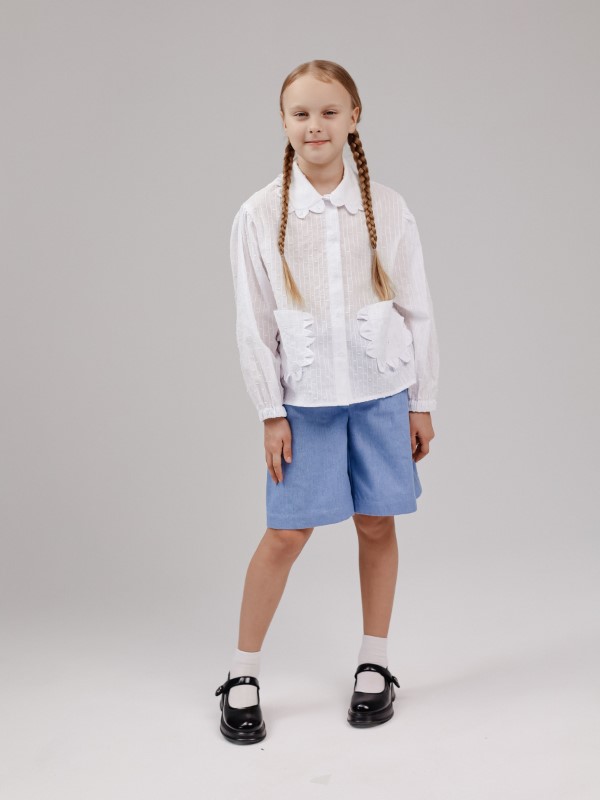 Белая блузка с фигурным воротником и карманами