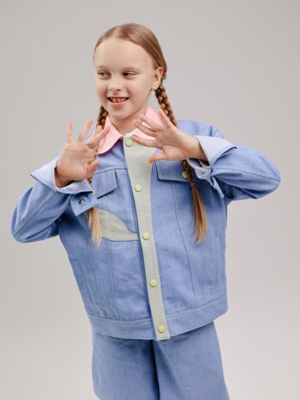 Джинсовая Куртка «Цветок» с Аппликацией Цветка на Планке и Воротнике Голубая