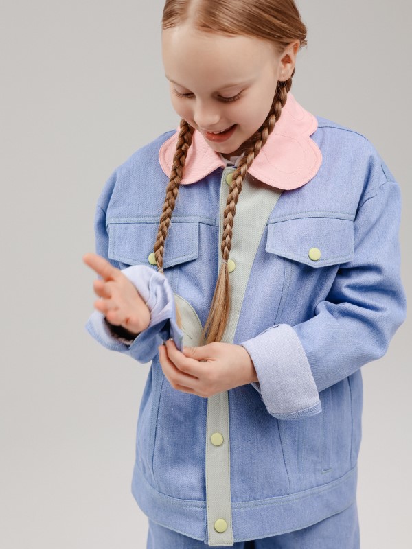 Джинсовая Куртка «Цветок» с Аппликацией Цветка на Планке и Воротнике Голубая