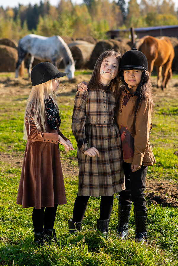 Бежевое детское платье-рубашка для девочки