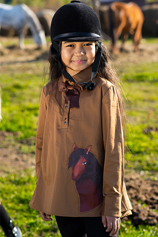 Детская блузка для девочки в виде рубашки-туники с воланом и принтом Лошадка