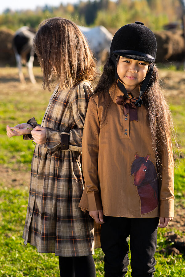 Детская блузка для девочки в виде рубашки-туники с воланом и принтом Лошадка