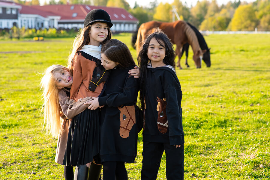 Детские трикотажные черные брюки для девочки