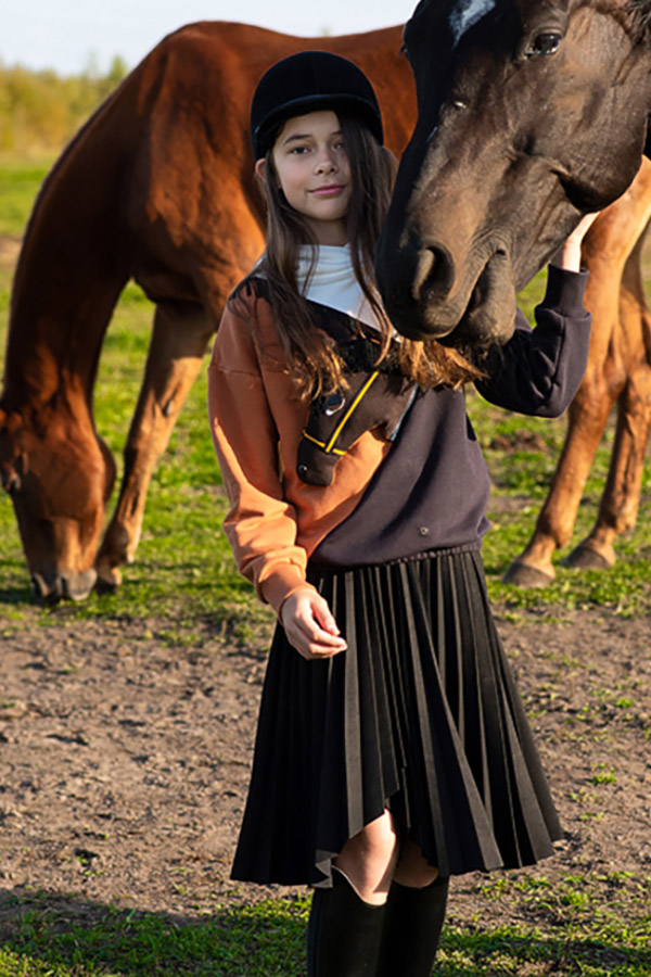 Замшевая черная плиссированная детская юбка для девочки