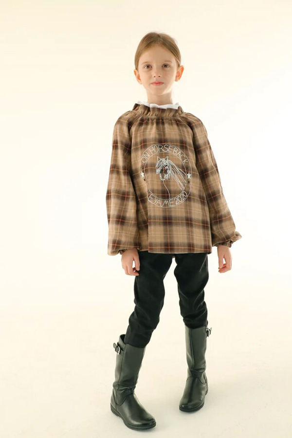 Бежевая детская блузка в клетку с белым воротничком и принтом On Horseback