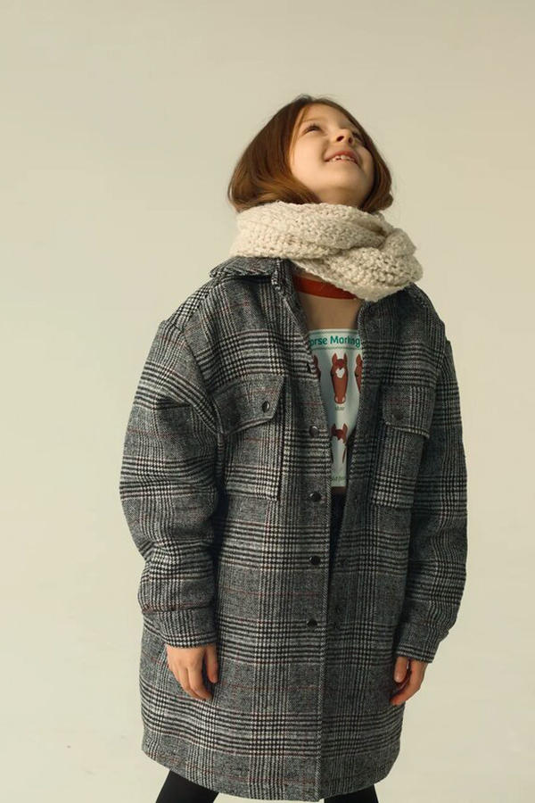 Серое детское пальто-рубашка в клетку