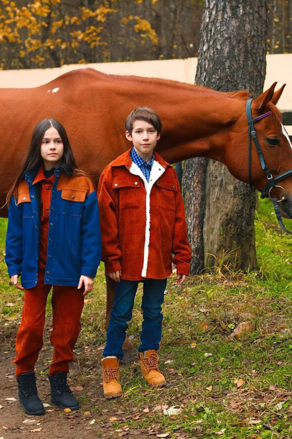 Вельветовая детская куртка унисекс с меховой подкладкой