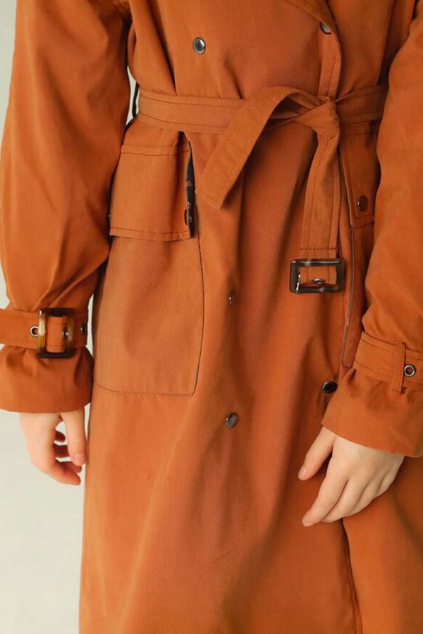 Терракотовый детский плащ-тренч с принтованной подкладкой для девочки