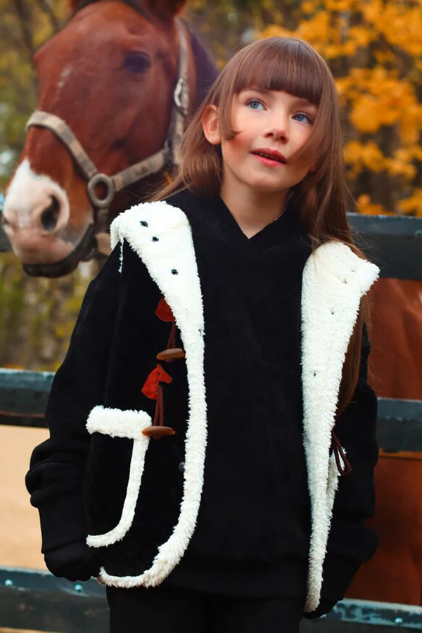 Детский жилет для девочки из стеганого трикотажа на меховой подкладке