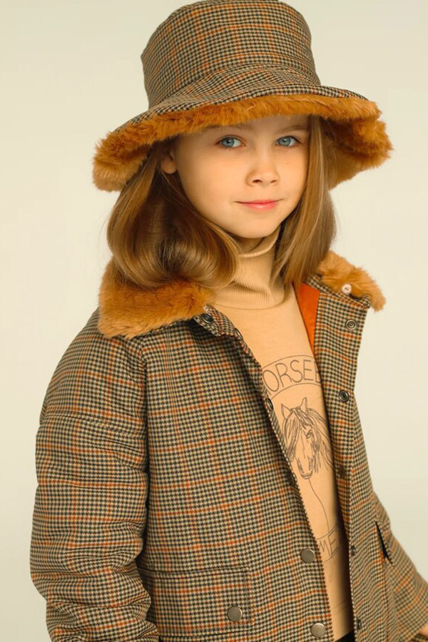 из клетчатого текстиля на меховой подкладке